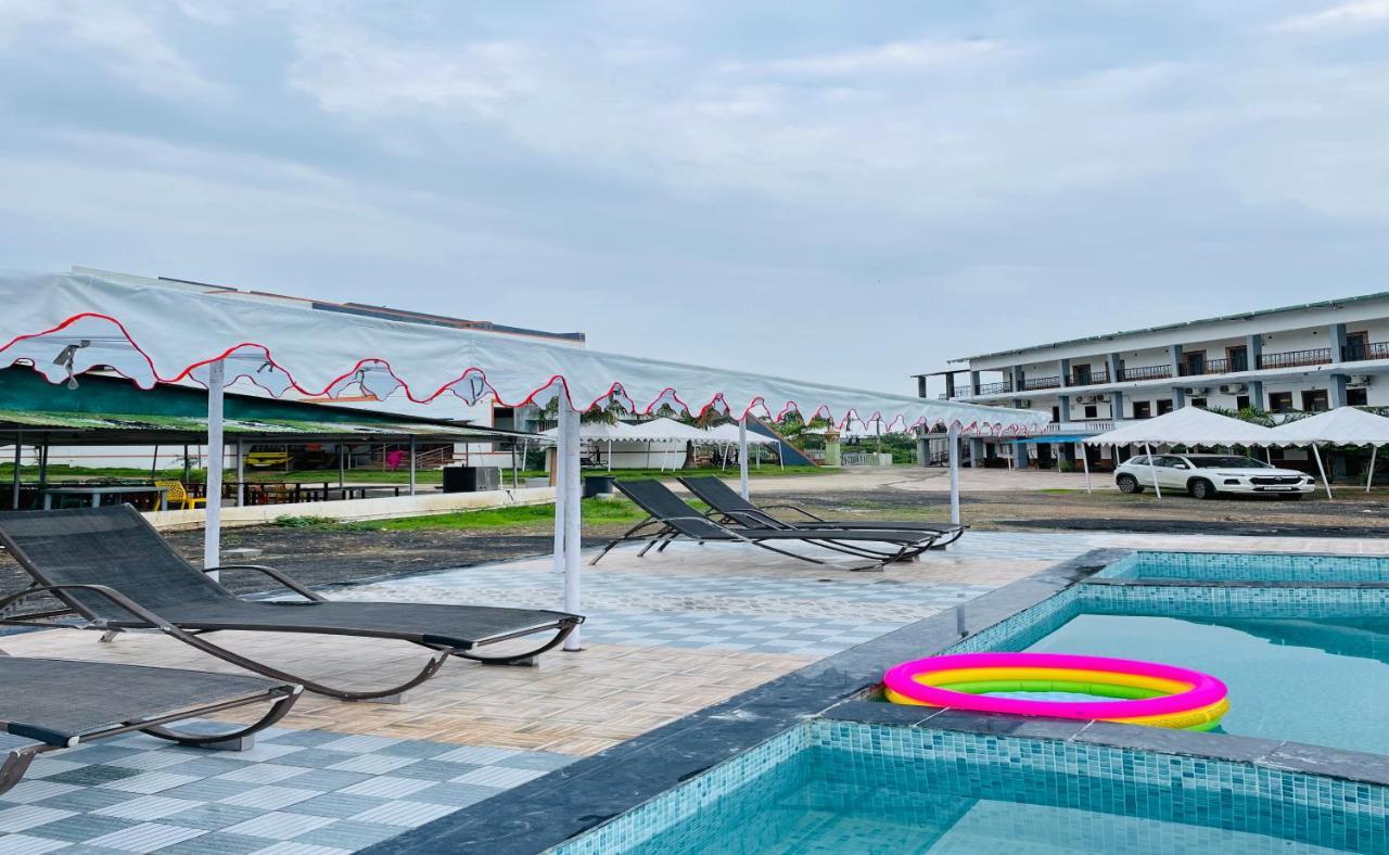Vasant Vihar Resort Kevadia Exteriör bild